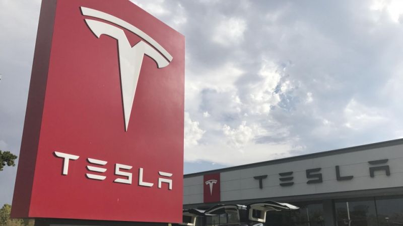 Tesla vượt Toyota trở thành nhà sản xuất ô tô hàng đầu