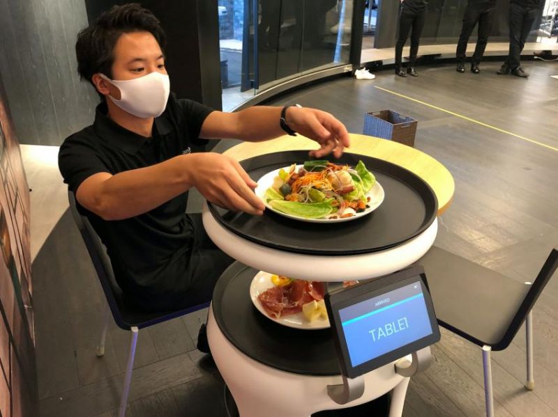 robot phục vụ bàn