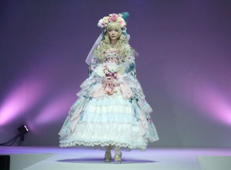 Anna Tsuchiya trong trang phục Lolita
