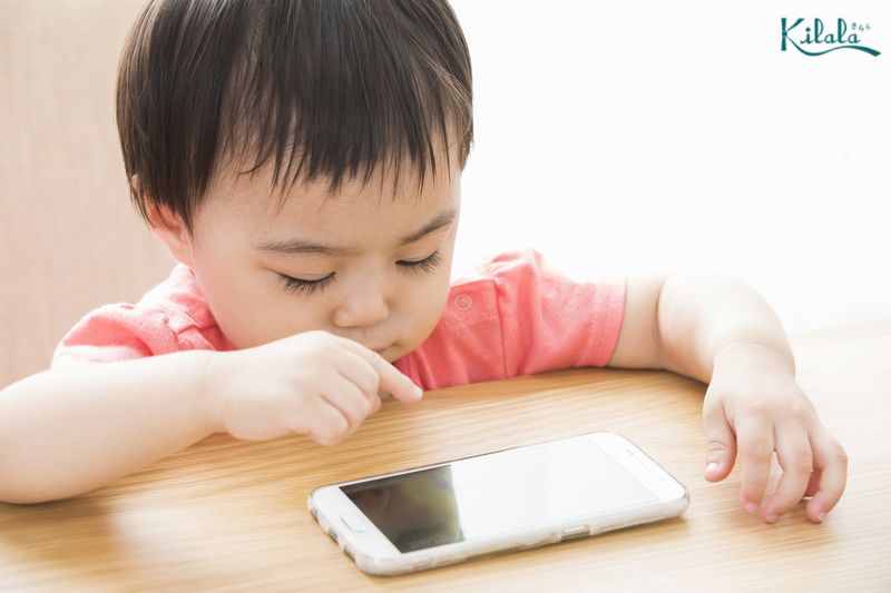 nuôi dạy trẻ thời smartphone