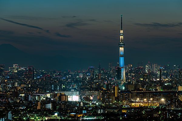 Tokyo Skytree nhìn trong khung cảnh trời đêm