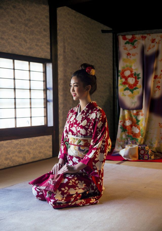 Hoa hậu Đỗ Mỹ Linh mặc trang phục Kimono