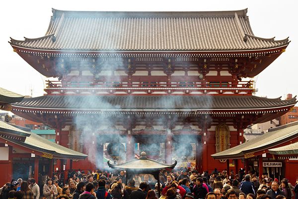 khói hương ở đền Asakusa