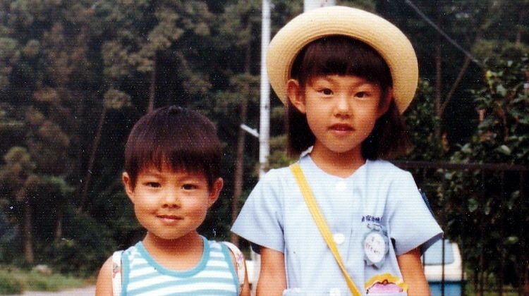 thống đốc hokkaido lúc nhỏ cùng chị gái