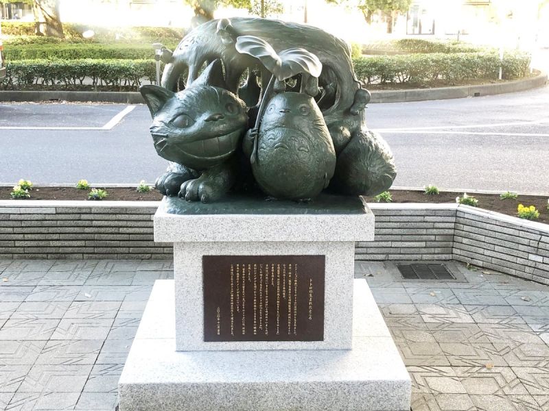 bức tượng My Neighbor Totoro bằng đồng ở trước ga Tokorozawa