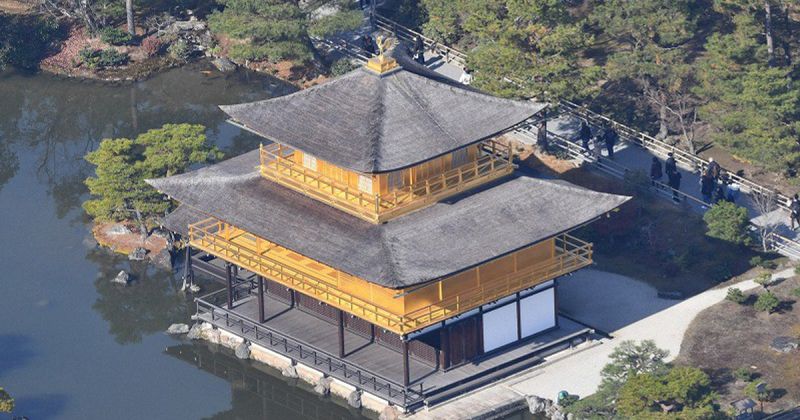 chùa Kinkakuji hóa vàng rực sau trùng tu