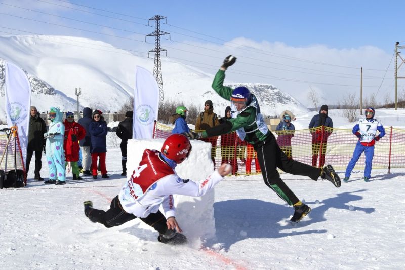ném tuyết cũng là một môn thể thao của Nhật
