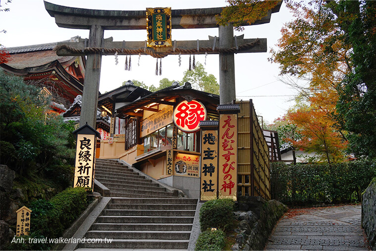 Địa chỉ: 1-317 Kiyomizu, 
                                    quận Higashiyama, Kyoto